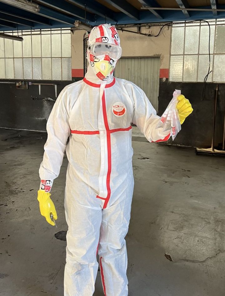 Prélèvements amiante : des interventions sécurisées, rapides et réalisées dans les règles de l’art. 🛠️🧤